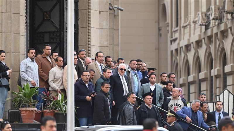 مرتضى منصور يسلم