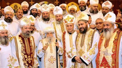 الأنبا بسادة يرسم كاهنا جديدا و٤ قمامصة في إيبارشية إخميم 