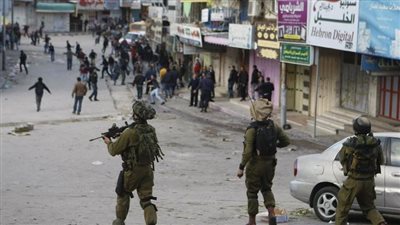 إصابة عشرات الفلسطينيين إثر مواجهات مع القوات الإسرائيلية في مدينة الخليل