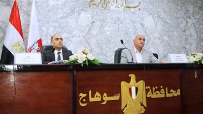 نائب محافظ سوهاج يعقد اجتماعا لبحث موقف المشروعات المتعثرة ووضع الحلول لها