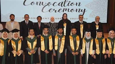 طب عين شمس تحتفل بتخريج الدفعة التاسعة من الطلاب الماليزيين