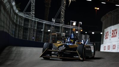 دي إس تحتفل بفوزها الـ16 في بطولة السيارات الكهربائية ABB FIA Formula E