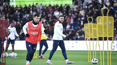 النائب العام الفرنسي يحقق في عنصرية مدرب باريس سان جيرمان