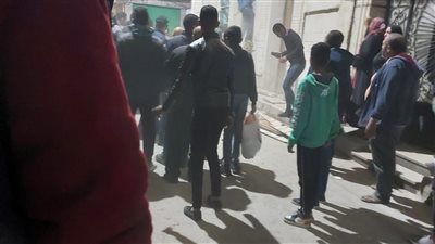 استخراج 3 أشخاص من تحت أنقاض عقار بمنطقة الجمرك في الإسكندرية 