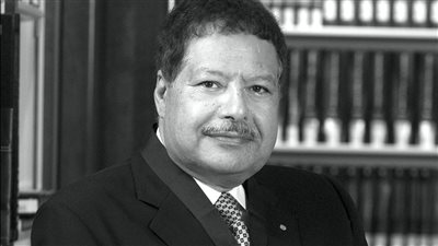 شريف فؤاد يحيي ذكرى ميلاد العالم الكبير أحمد زويل