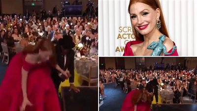 SAG Awards، تعثر جيسيكا شاستاين أثناء استلام جائزتها (فيديو وصور)