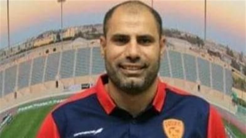 أشرف أبو زيد يقود