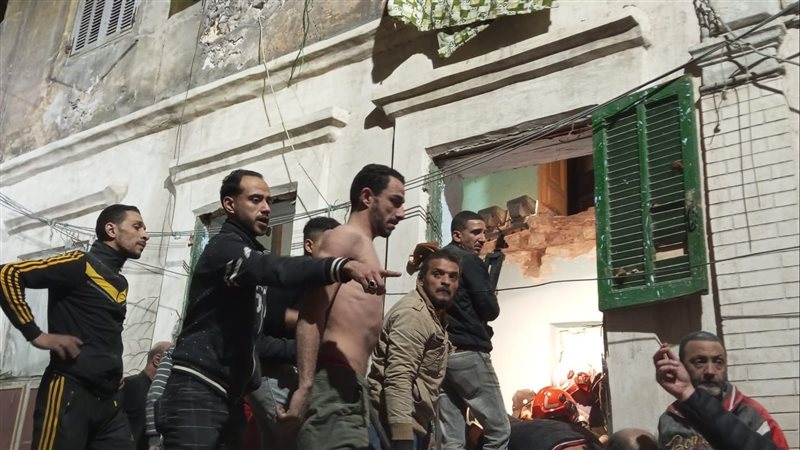 عقار الجمرك المنهار،