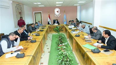 لجنة المنشآت بجامعة سوهاج تناقش آليات العمل خلال الفترة القادمة للمشروعات الجديدة  