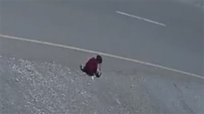 القبض على سائق حافلة متهور بعد سقوط طالبة منها في سلطنة عمان 