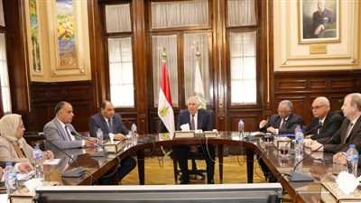 الزراعة تبحث عودة الدورة الزراعية إلى تحقيق الاكتفاء الذاتي من المحاصيل الإستراتيجية