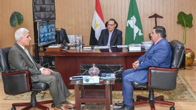 محافظ الشرقية يبحث مع وفد من وزارة الري التعاون المشترك 