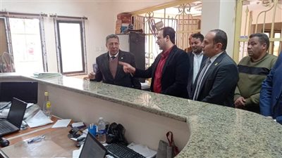 وكيل تعليم البحيرة يقود فريق الأتوبيس الطائر لمتابعة انتظام المدارس (صور)