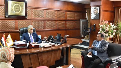 وزير القوى العاملة يلتقي سفير بنجلاديش في القاهرة لبحث الملفات المشتركة 