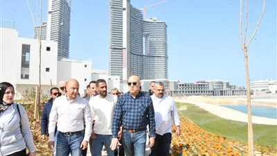 وزير الإسكان يتابع أعمال تنفيذ مزارين والمدينة التراثية بالعلمين الجديدة 