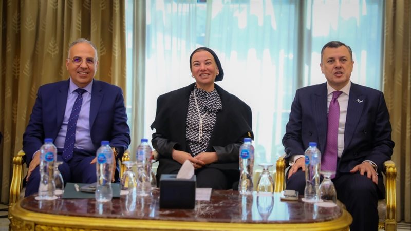 وزيرة البيئة ووزير