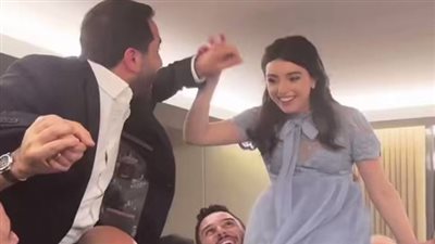 وصلة رقص لـ ماريتا الحلاني في حفل خطبتها على كميل أبي خليل (فيديو)