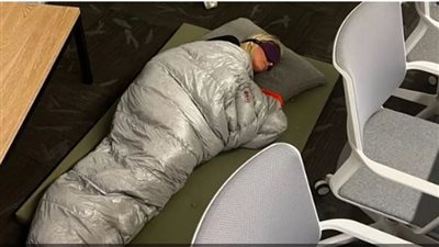 تويتر يفصل الموظفة المتفانية، آخرة خدمة الغُز علقة