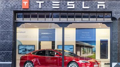 تسلا تخفض أسعار سياراتها في أوروبا وسنغافورة