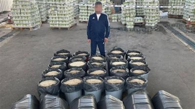 اعتقال إماراتي حاول تهريب 4.5 مليون حبة كبتاجون داخل معلبات غذائية 
