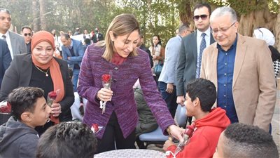 وزيرة الثقافة تشهد انطلاق فعاليات المحطة الثانية لمبادرة إنت مش لوحدك (صور)