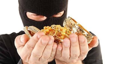 ضبط عاطل سرق مشغولات ذهبية من شقة بعين شمس