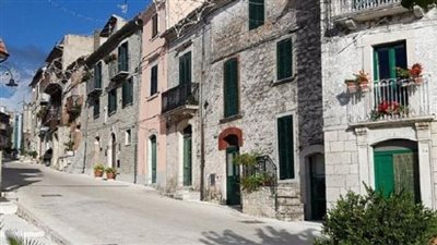 مدينة إيطالية تبيع منازل مقابل يورو واحد، اعرف السبب