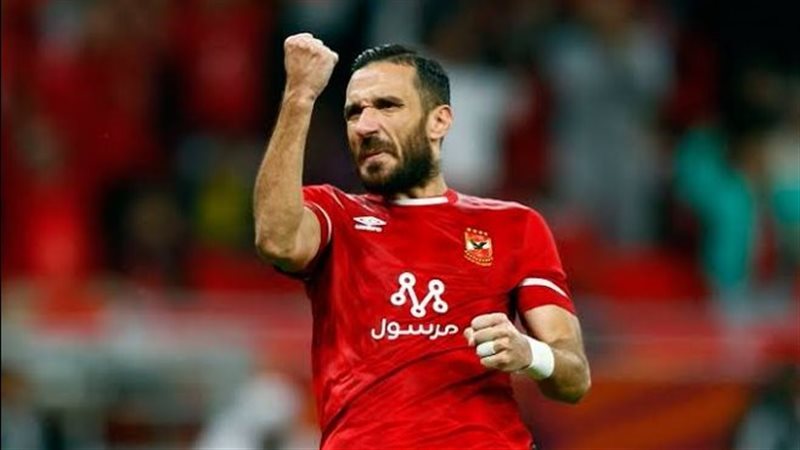 علي معلول لاعب الأهلي