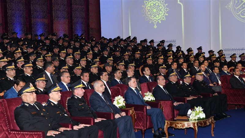وزير الداخلية يكرم