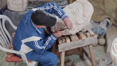 مواطن من غزة يحوّل منزله إلى معرض للأحجار الكريمة والصخور النادرة