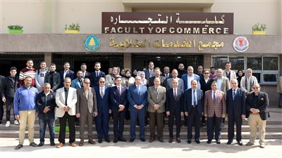 افتتاح مجمع الخدمات الطلابية بكلية التجارة في جامعة المنصورة (صور)