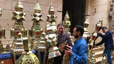 وحوى يا وحوى.. رحلة صناعة فوانيس رمضان من داخل أقدم ورشة في طنطا (فيديو)