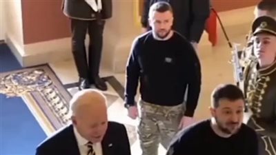 ظل الرئيس، من هو زيلينسكي الآخر؟ (فيديو)