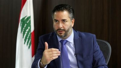 وزير الاقتصاد اللبناني: بيع السلع بالدولار في لبنان يبدأ تطبيقه غدا الأربعاء