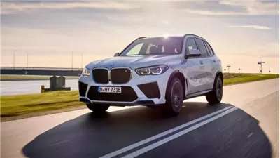مصانع سيارات BMW تتحول إلى الطاقة النظيفة 