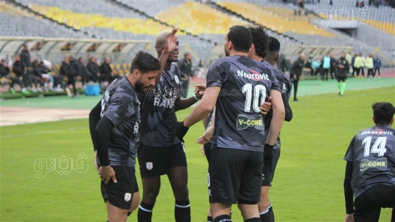 فاركو، فيتو