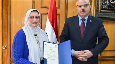 تعيين دينا أبو المعاطي عميدًا لكلية الصيدلة بجامعة قناة السويس 