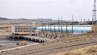 انقطاع الكهرباء يدفع سوريا إلى إيقاف عمل سد تشرين أسبوعا