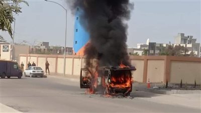النيران تلتهم سيارة فان بالمنوفية