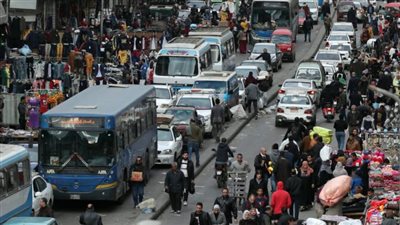 الطبقة الوسطى في مصر بين الانكماش والاختفاء.. خبراء الاقتصاد يضعون روشتة الحفاظ على الاستقرار المجتمعي