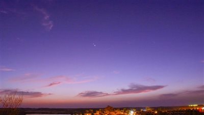 سماء مصر تشهد اليوم ظاهرة فلكية يمكن رؤيتها بالعين المجردة، عناق لألمع كواكبها