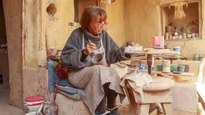 10 معلومات عن إيفلين بوريه مؤسسة فن صناعة الخزف بقرية تونس