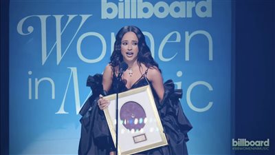 Billboard Women in Music 2023، بيكي جي تفوز بجائزة Impact (فيديو)