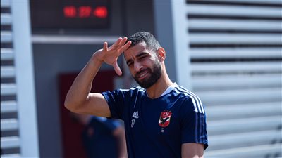 تقلص فرص عبد القادر والسولية فى تدعيم الأهلي أمام القطن الكاميروني