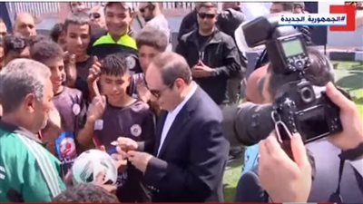 السيسي يلتقي الأطفال المشاركين في برنامج كابيتانو في المنيا (صور) 