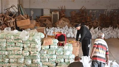 توزيع 9 آلاف كرتونة مواد غذائية لمواطني مدن حلايب والشلاتين