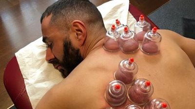 بعد محمد صلاح، نجوم كرة قدم فضلوا الحجامة كعلاج