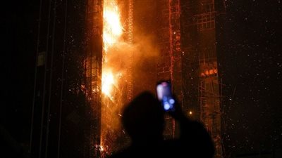 سيارتا إطفاء للسيطرة على حريق بمخزن أسطوانات غاز في الدقهلية