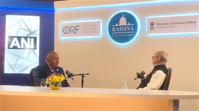 وزير الخارجية يجري لقاءً إذاعيًا حول عمل المناخ الدولي