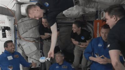 أول رسالة لـ سلطان النيادي من محطة الفضاء الدولية (فيديو)